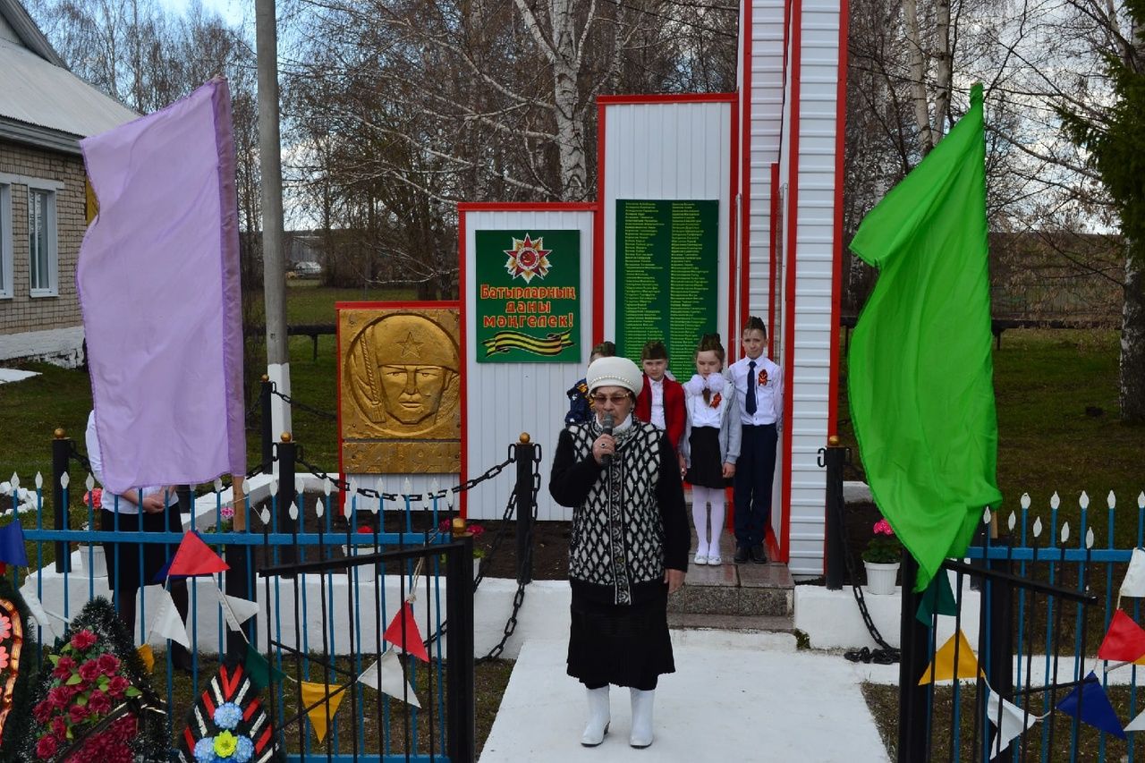 Шодада Бөек Җиңү көненә багышланган митинг Советлар Союзы герое Хафиз Сабиров һәйкәле янында үтте (фото)
