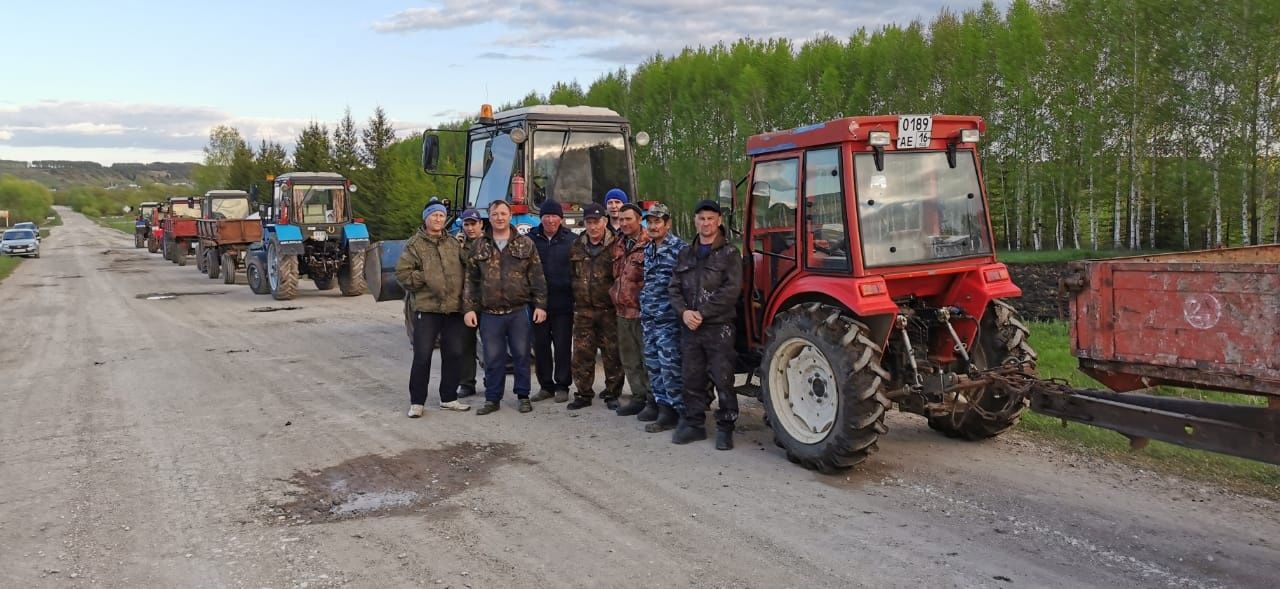 Авылларда шәхси тракторларга техник күзәтү үткәрелә. Чираттагысы Соснада (+ бик күп фото)