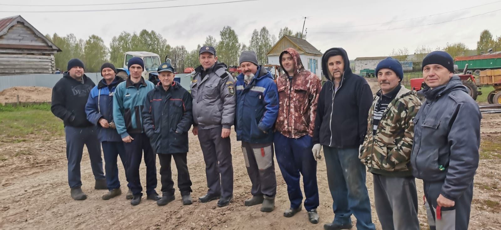 Авылларда шәхси тракторларга техник күзәтү үткәрелә. Чираттагысы Соснада (+ бик күп фото)