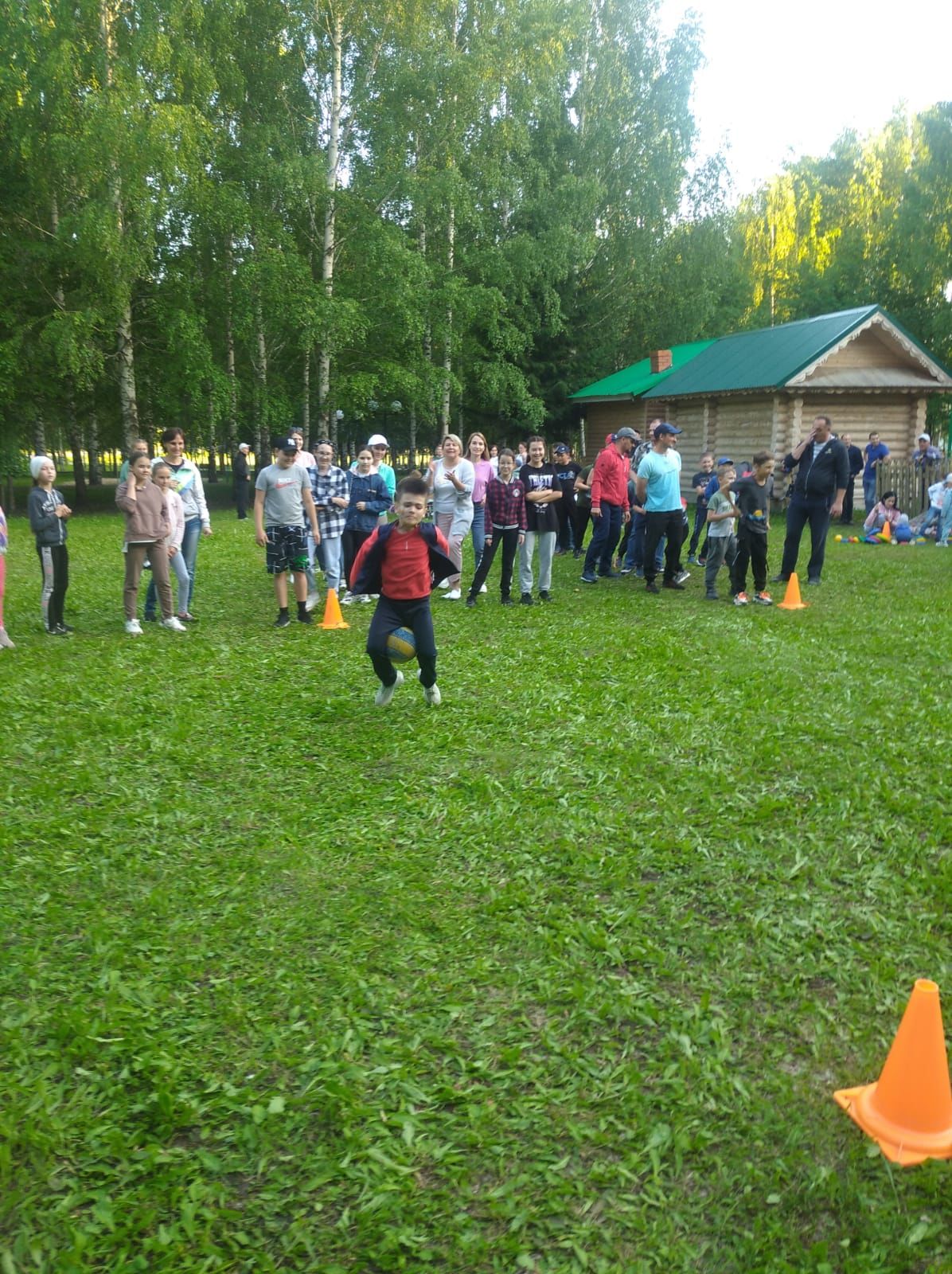 Район электр челтәрендә эшләүчеләрнең балалары өчен “Сабантуй” ял паркында бик матур бәйрәм үткәрелде (+бик күп фото)