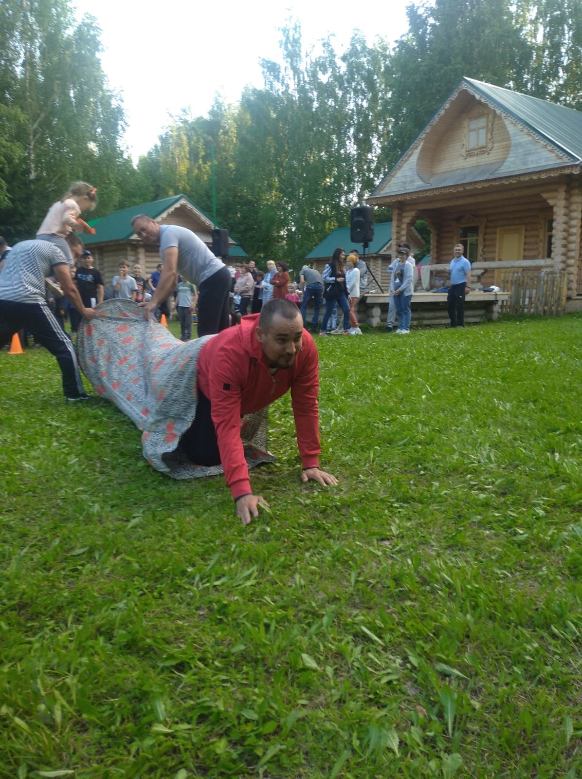 Район электр челтәрендә эшләүчеләрнең балалары өчен “Сабантуй” ял паркында бик матур бәйрәм үткәрелде (+бик күп фото)