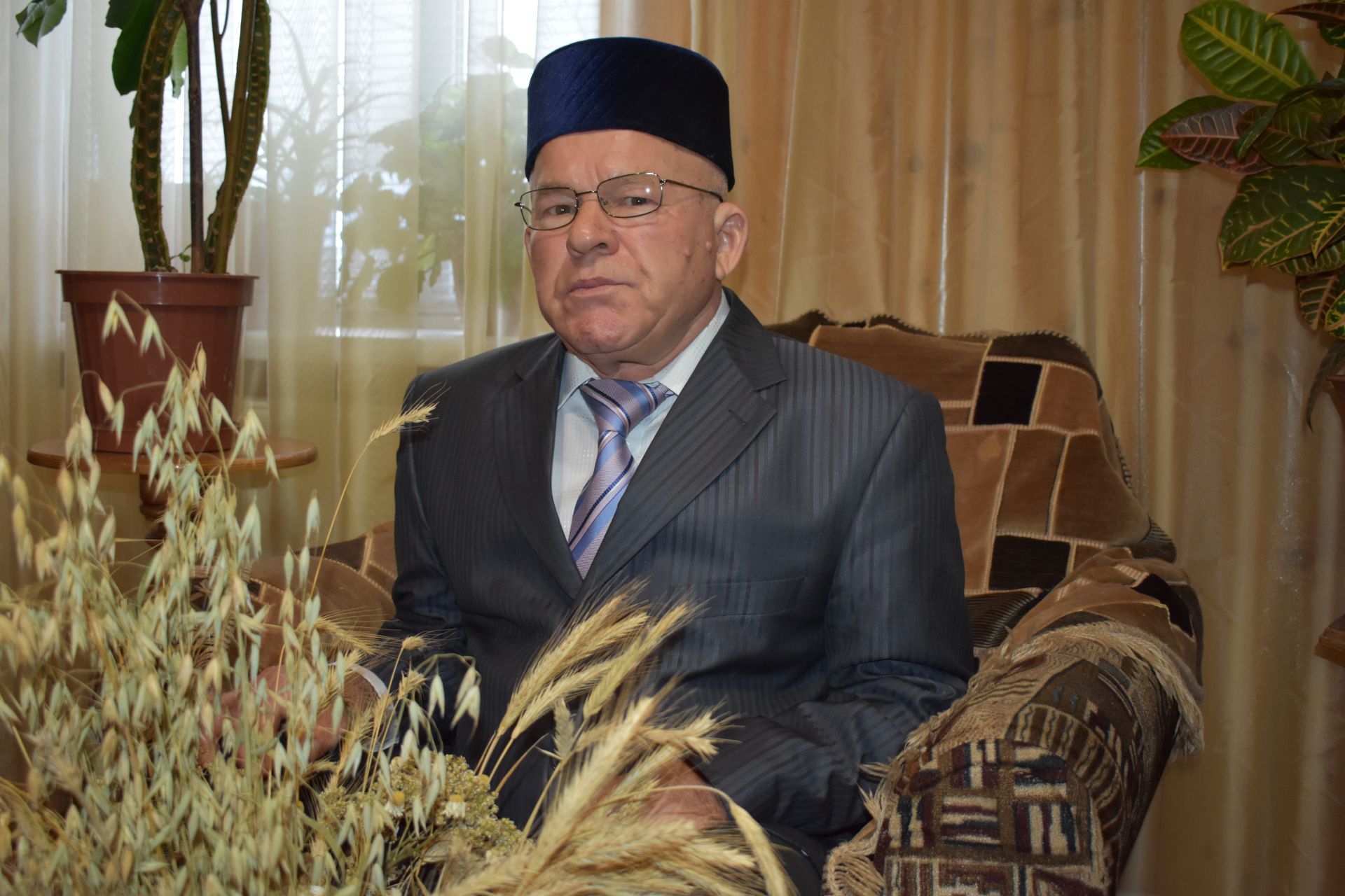 Сез салган сукмаклардан атлап барган көнебез