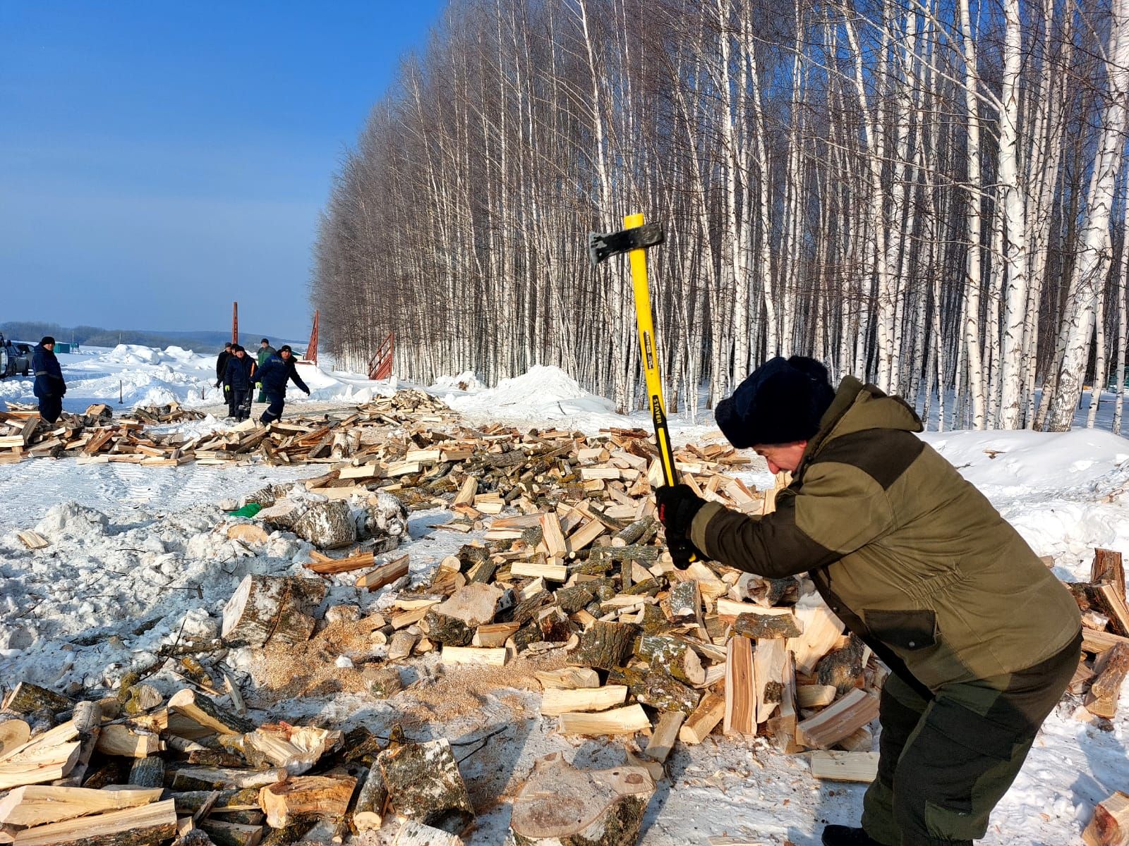 Мобилизацияләнгән райондашларның гаиләләренә ярдәм күрсәтү дәвам итә (фото)