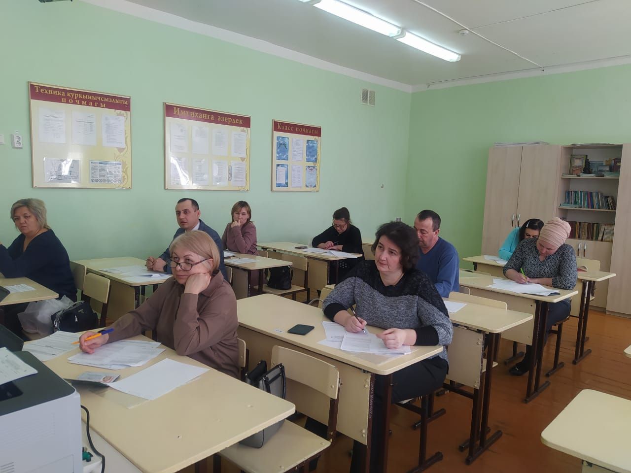 Балтачта әти-әниләр рус теленнән бердәм дәүләт имтиханы тапшырды (фото)