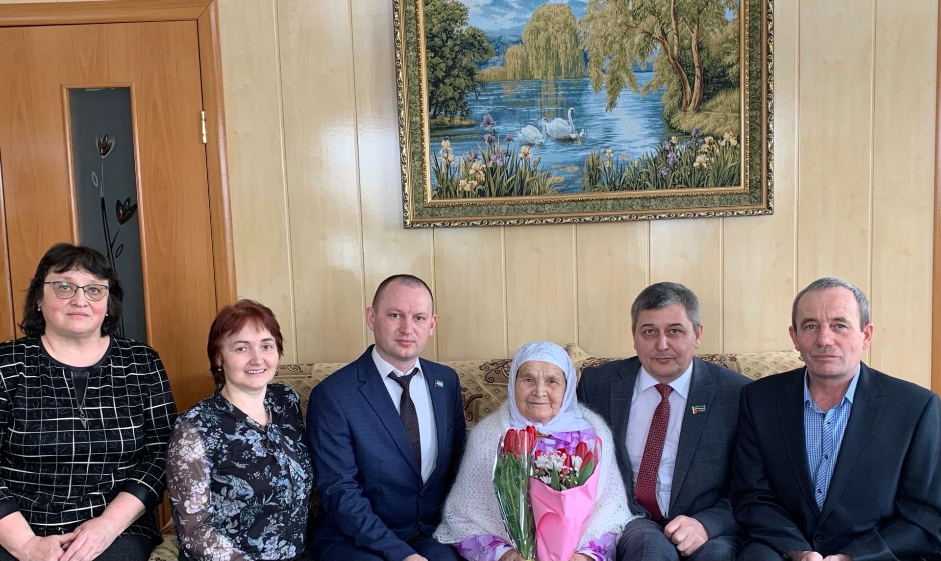 Бүген Гамилә Гыйлмулла кызы Габделхакова хәерле исәнлектә үзенең 90 яшьлек гомер бәйрәмен каршы алды
