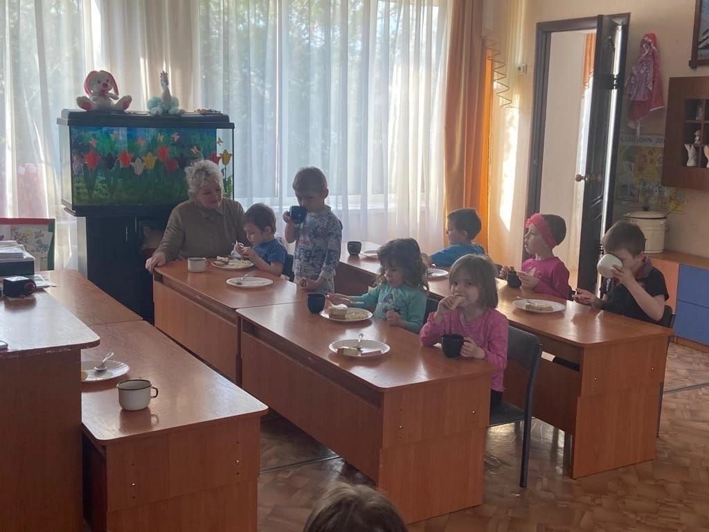 Лена ханым Луганскидагы балалар йортында булып кайтты
