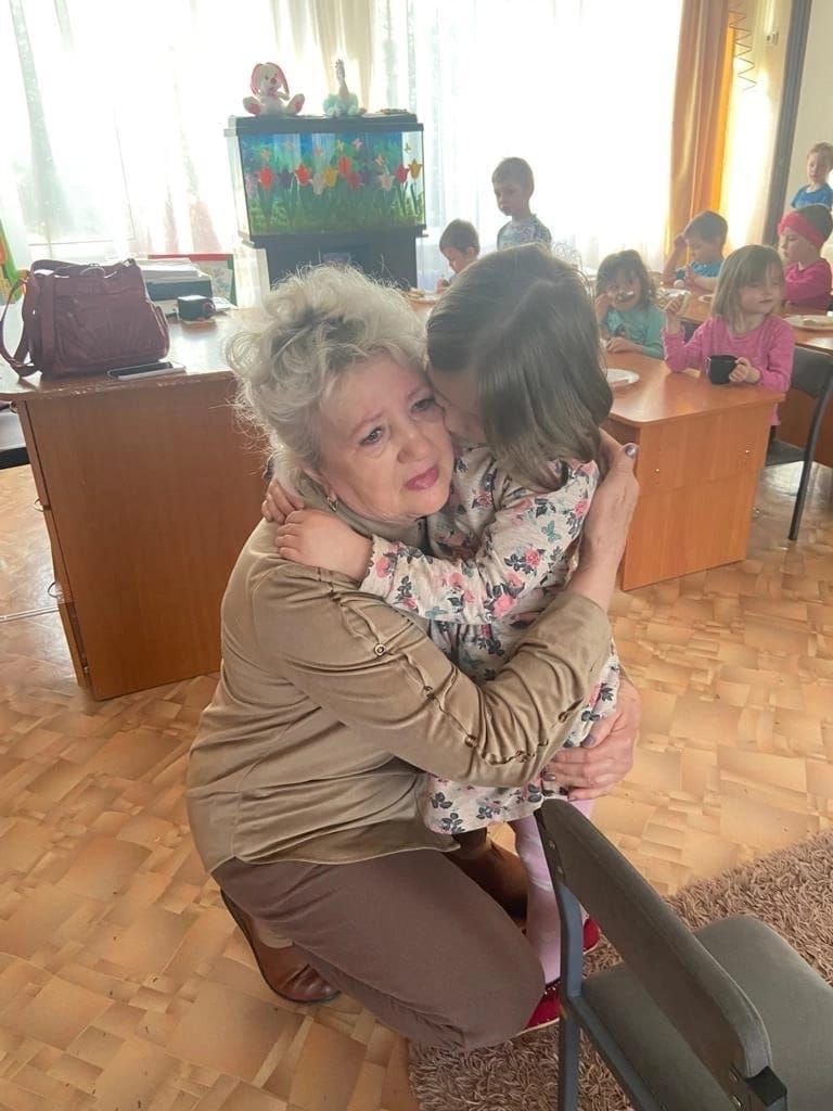 Лена ханым Луганскидагы балалар йортында булып кайтты