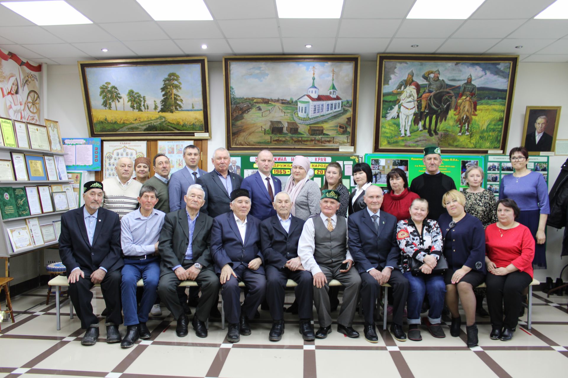 Үзе кебек булды бу очрашу