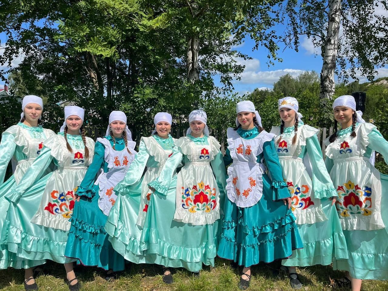 Соснада чишмә буена кичке уенга төшкәннәр (видео)