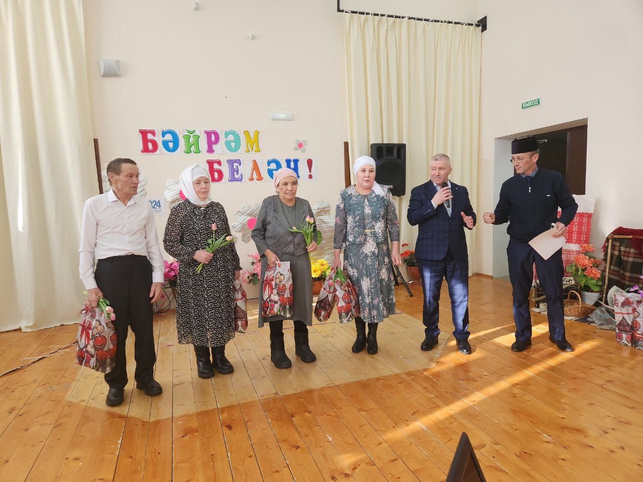 Чапшарда «Язлар керсен күңелгә, яшәү дәрте булсын һәркемдә!» исемле кичә узган (бик күп фото)