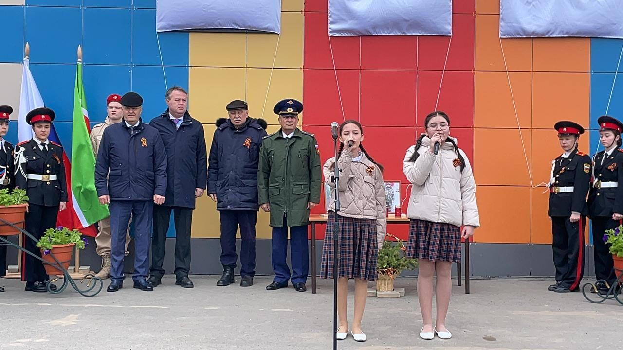 Балтач мәктәбендә махсус операциядә һәлак булган хәрбиләр истәлегенә истәлек тактасы ачтылар (фото)