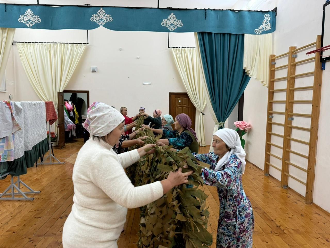 Балтачта бердәм булып маскировкалы сеткалар ясыйлар (фото)