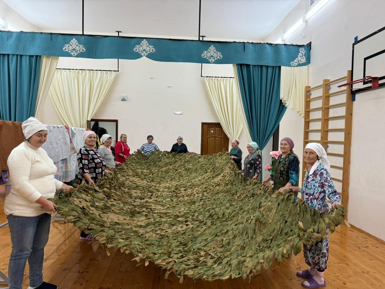 Балтачта бердәм булып маскировкалы сеткалар ясыйлар (фото)