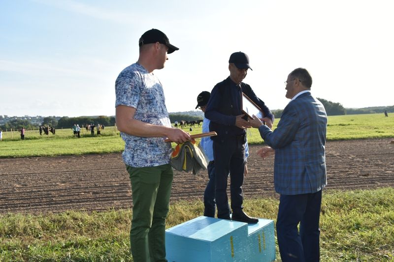 Балтачта Республика көненә багышланган ат чабышы үткәрелде (фото)