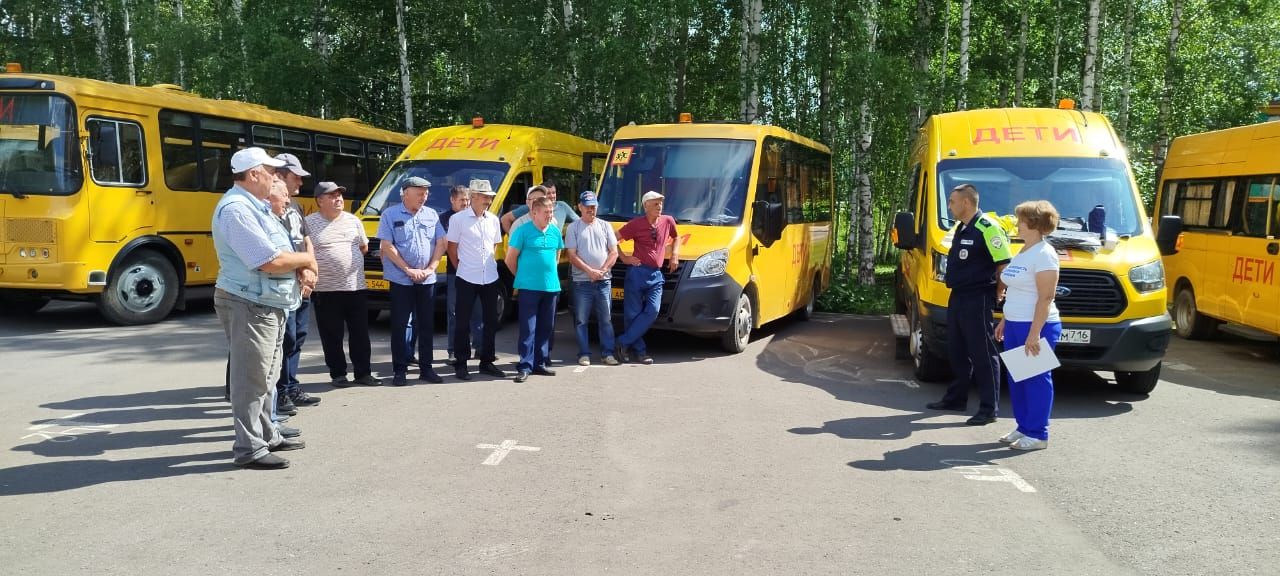 Балтачта мәктәп автобусы йөртүчеләренең иң-иңнәрен ачыкладылар (фото)