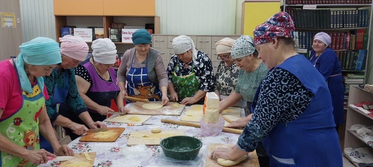 Борнакның гүзәл ханымнары фронттагы егетләргә токмач кискән