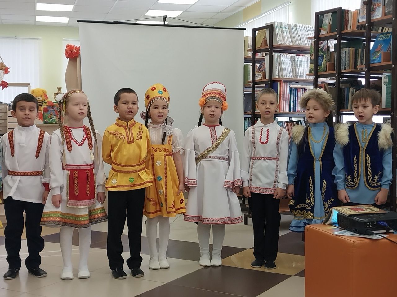 Балтач үзәк балалар китапханәсендә “Безне берләштерүче көн” чарасы узды
