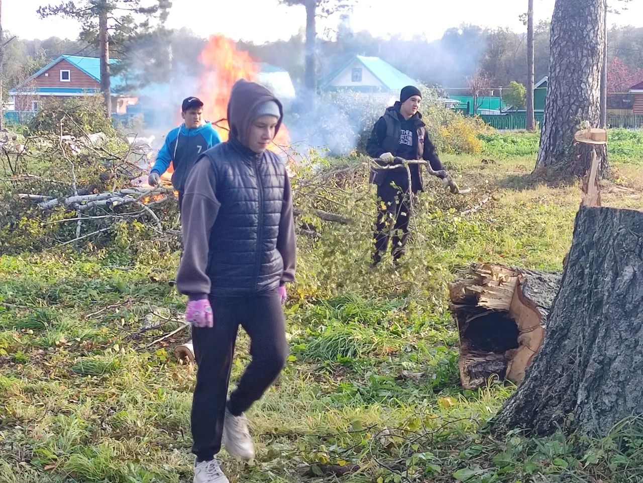 Норма мәктәбе волонтерлары зират чистартуда катнашкан