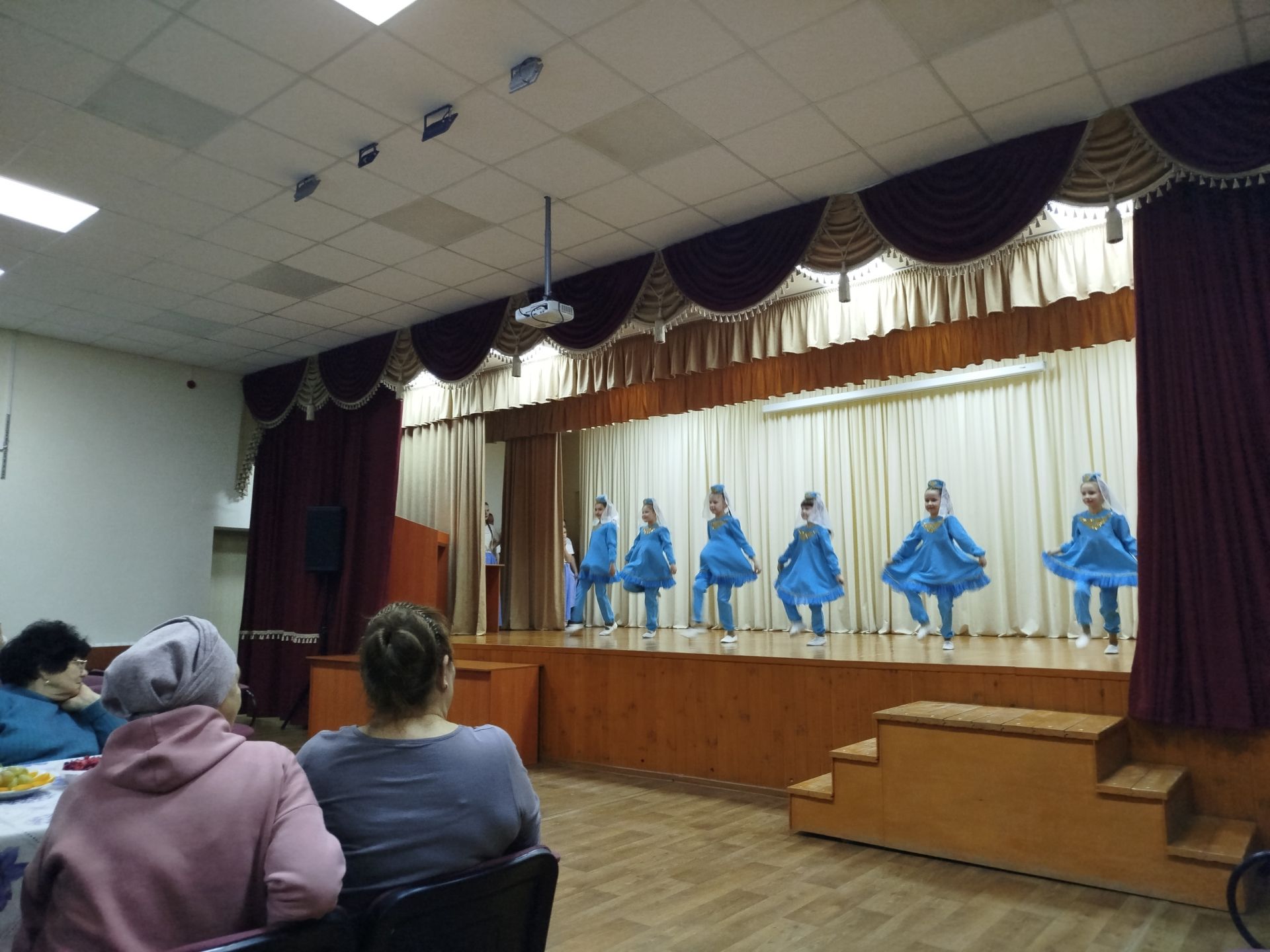 Яңгулда «Җиргә гүзәллек, илгә батырлык бирүче сез - әниләр» дип исемләнгән тематик бәйрәм кичәсе узды