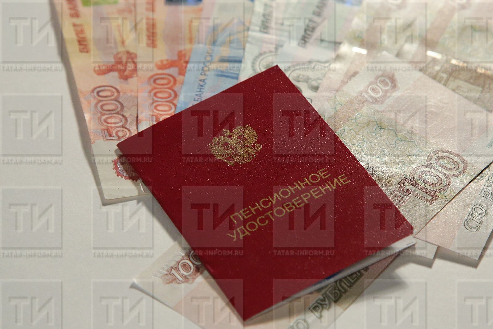 Россиядә бөтен пенсионерлар 25 февральгә кадәр өстәмә индексация үткәрелгән пенсия алачак