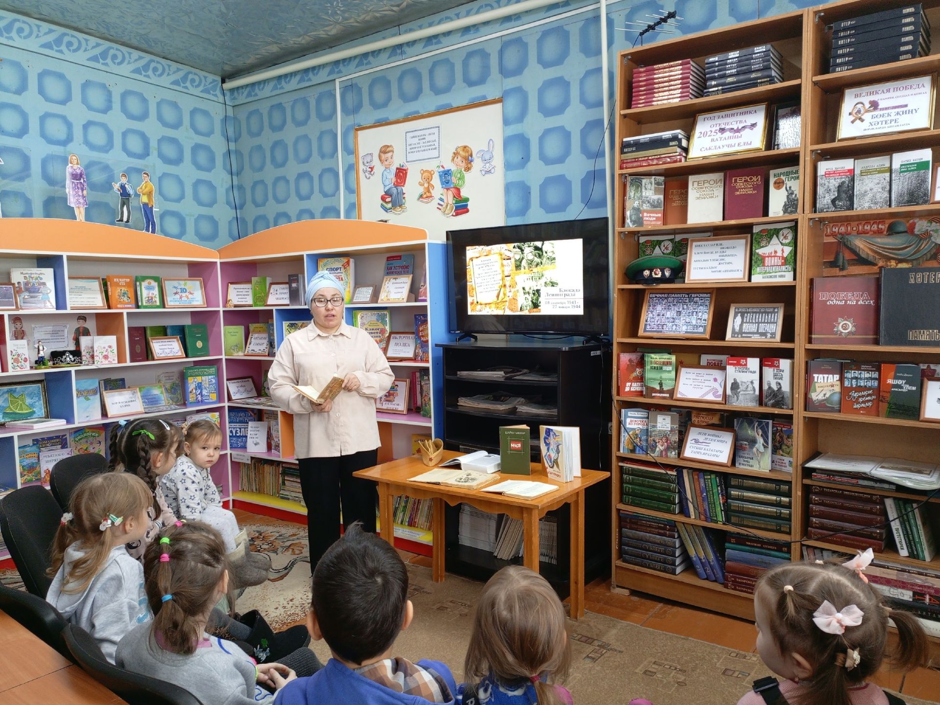 Шеңшеңәр китапханәсендә кунаклар