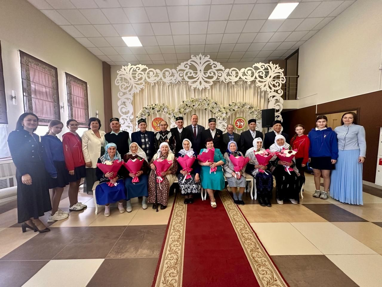 Балтачта 60-65 ел бергә гомер юлы үткән мөхтәрәм парларны район җитәкчелеге югарылыгында хөрмәтләделәр