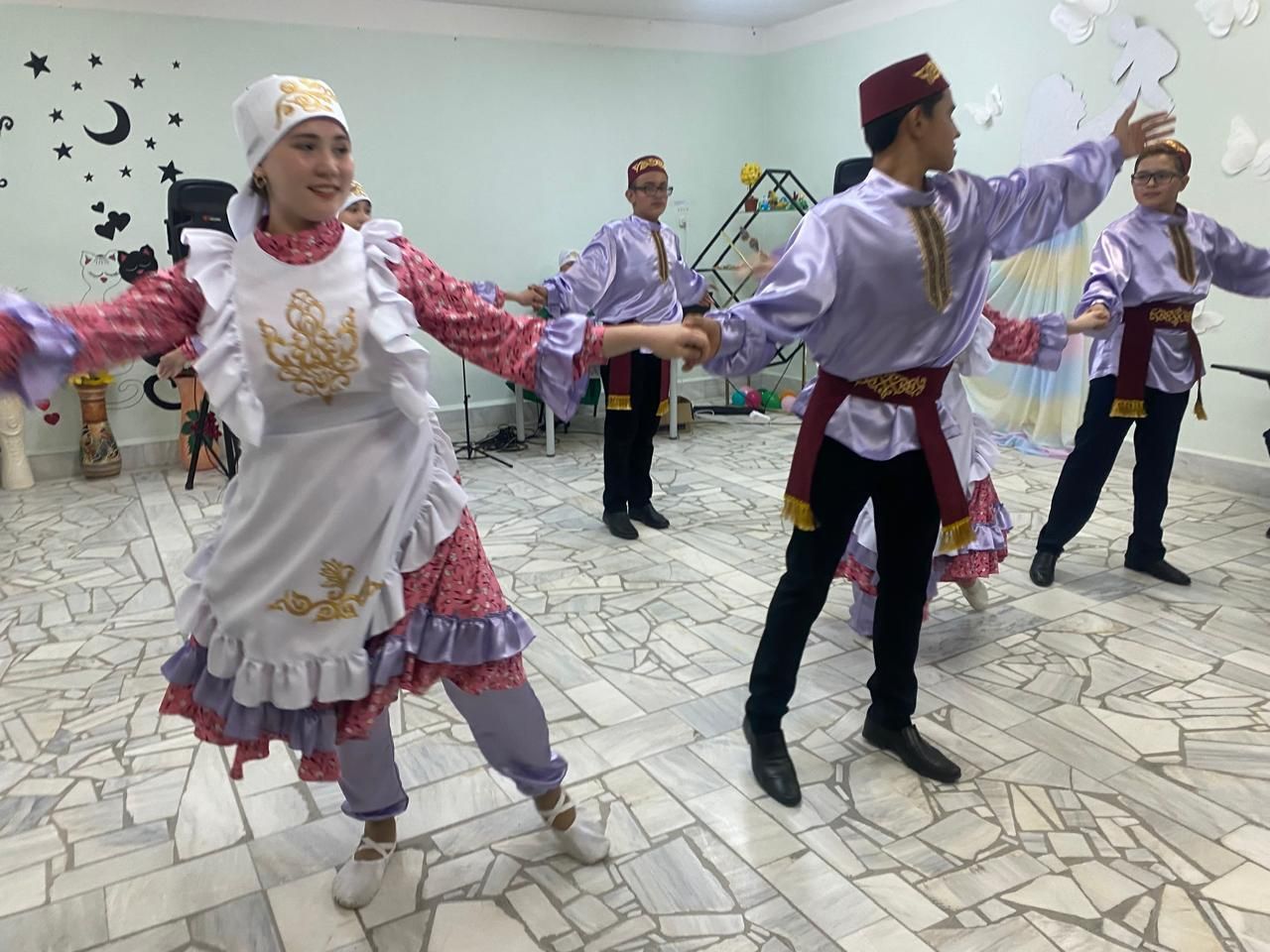 Әтнә һәм Сәрдек үзешчәннәре «Наз»да кунакта