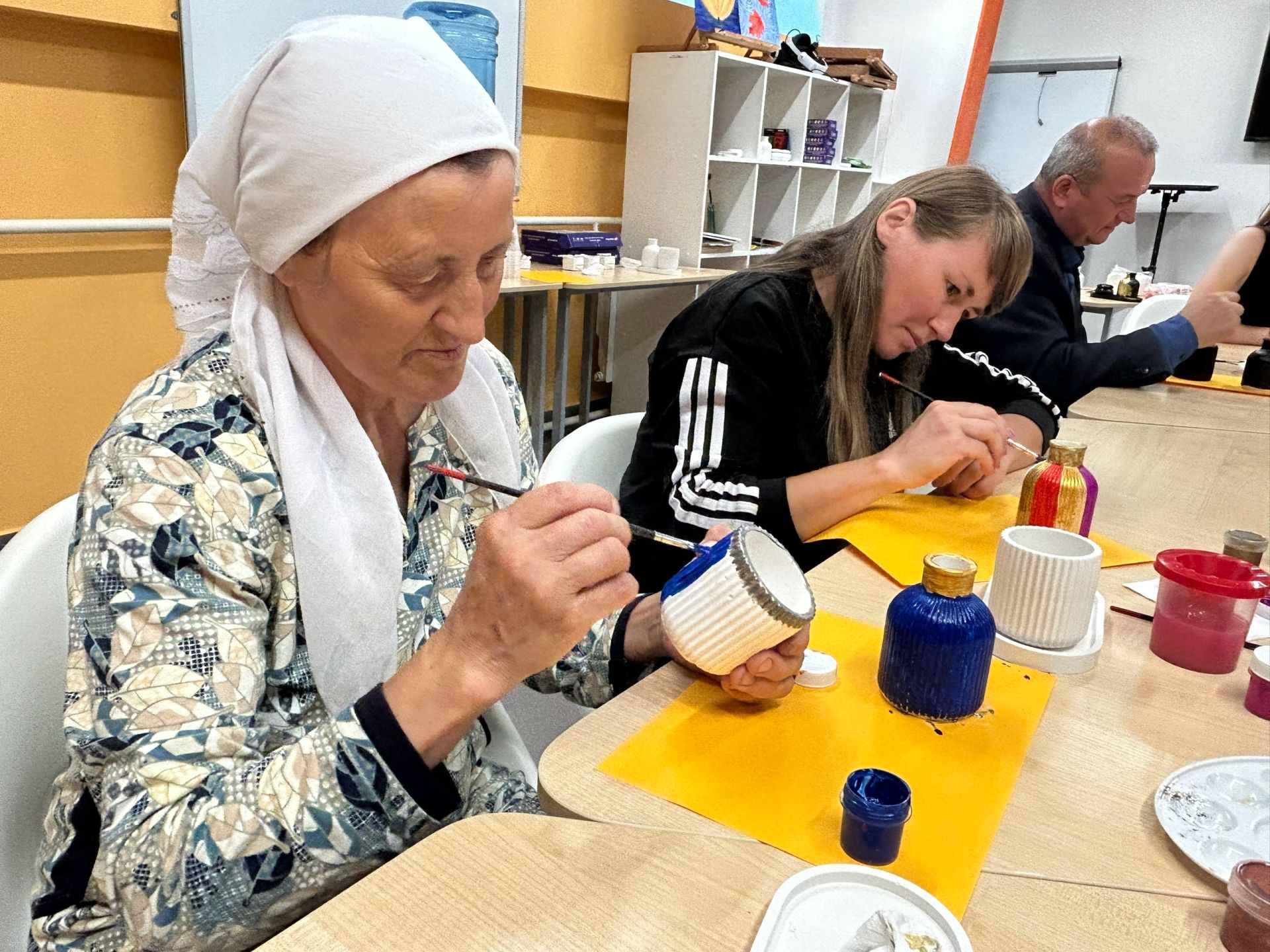 «Хыял»лылар махсус хәрби операциядә катнашучыларның гаиләләре өчен гипс сыннар бизәү буенча мастер-класс үткәрде
