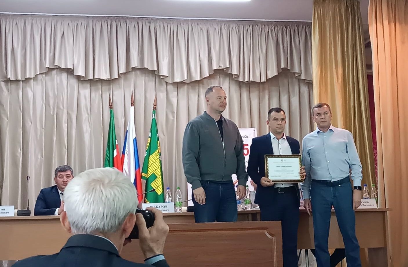 Александр  Семенов Татарстан Республикасы Авыл хуҗалыгы министрлыгының Рәхмәт хаты белән бүләкләнде