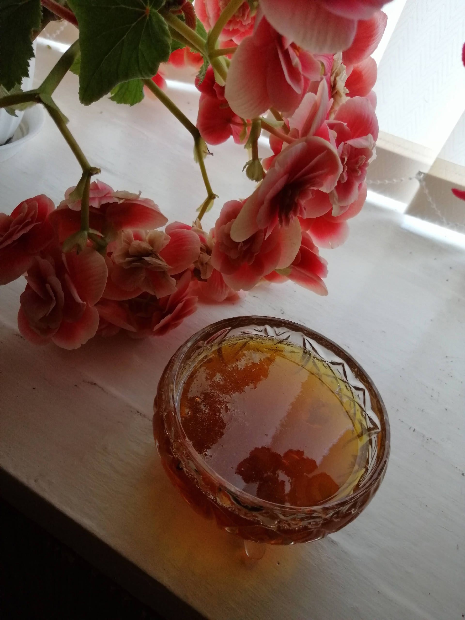 Бал сигез бәладән коткарыр...