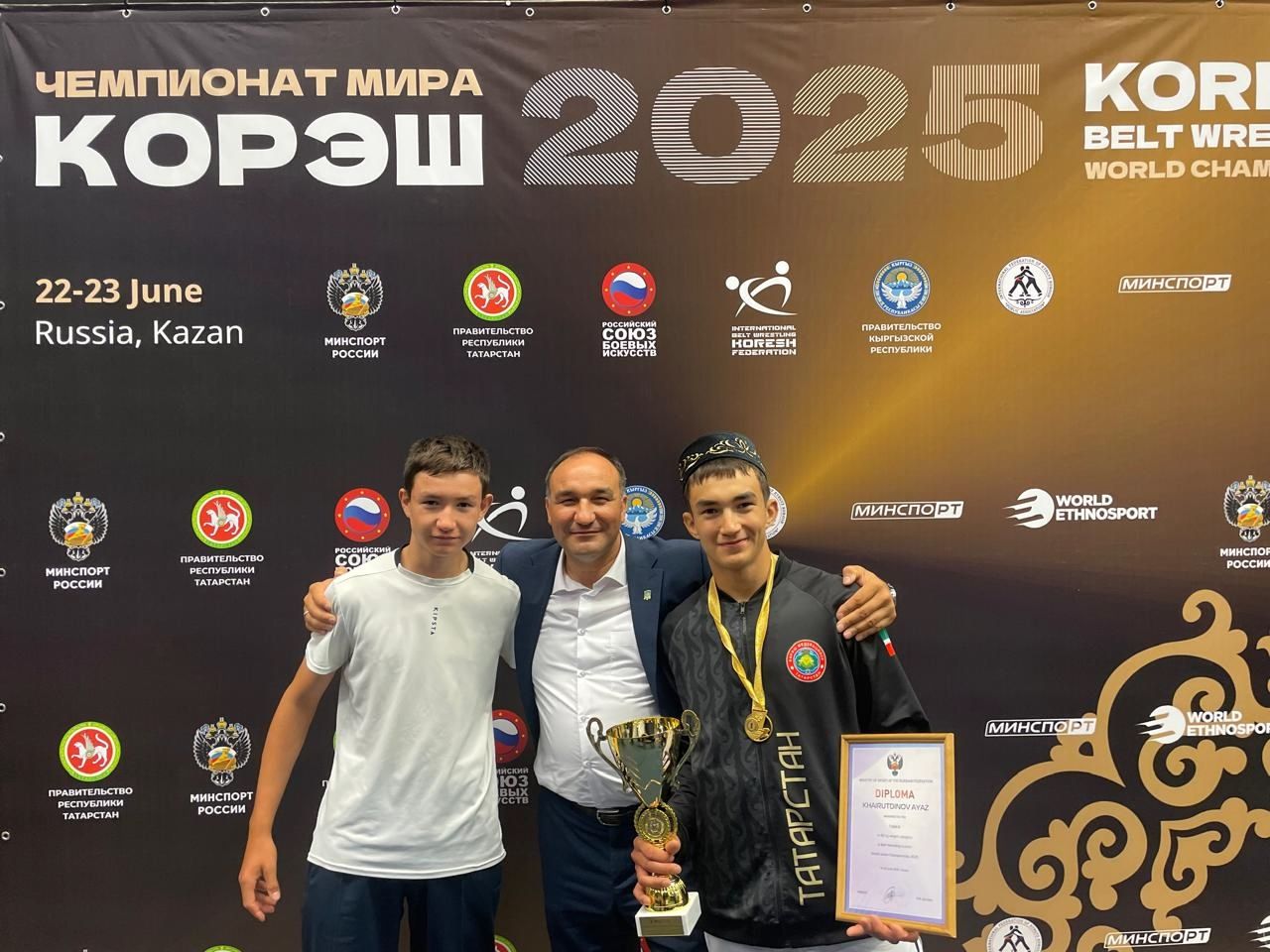 Иң тугры һәм кайгыртучан җанатарлар — әти-әниләр