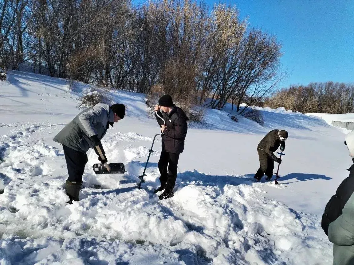 Кече Лызи укучылары балыкларга ярдәм кулы сузган