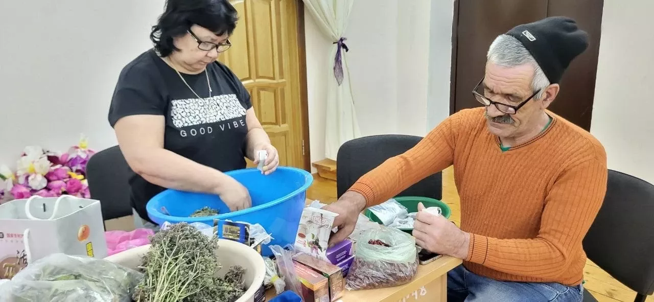 Чапшарлылар кабат сетка үргән, чәйләр тутырган