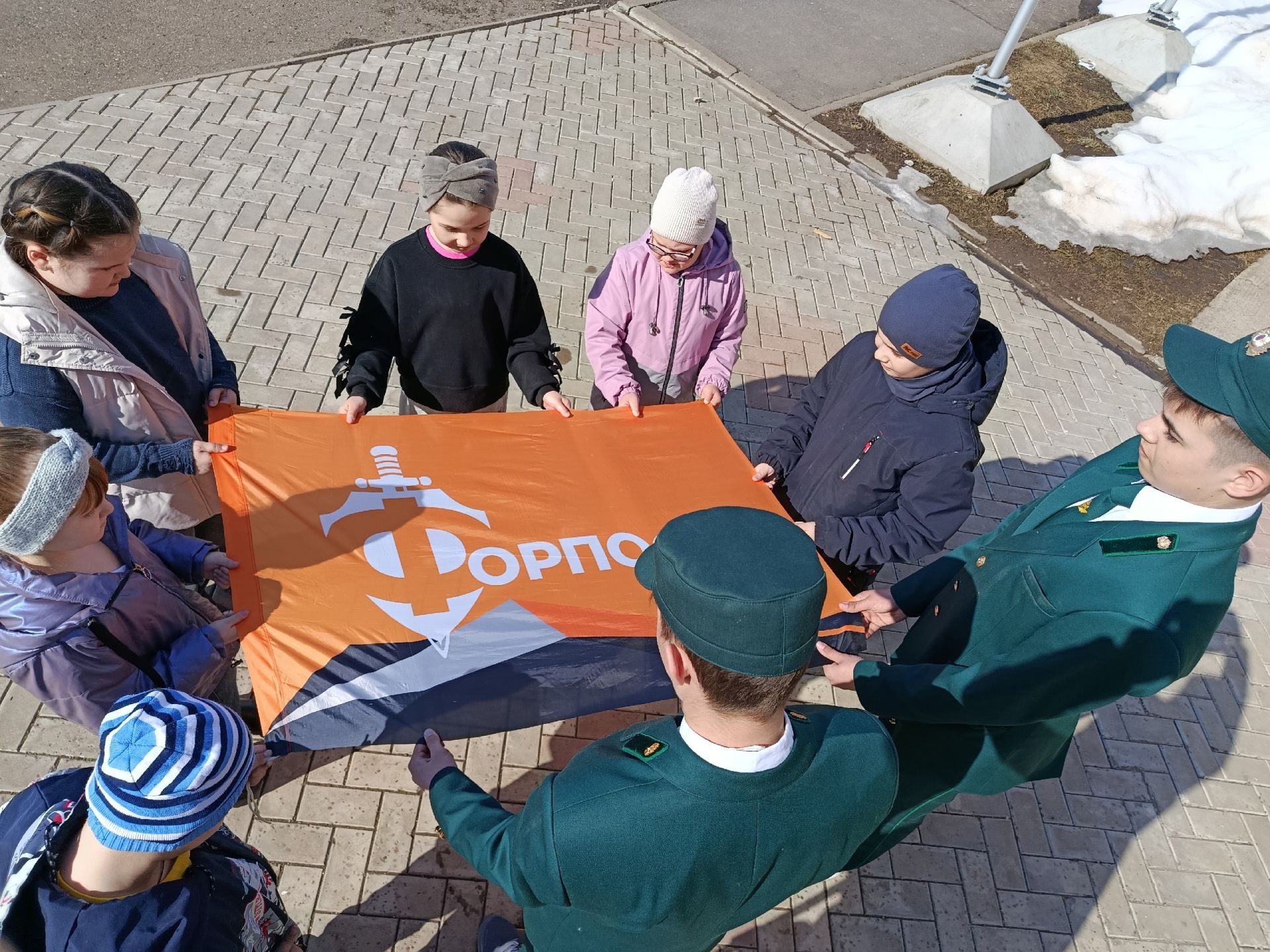 Волонтеры МБОУ «Мало Лызинская СОШ” приняли участие в акции «Эковесна-2026»
