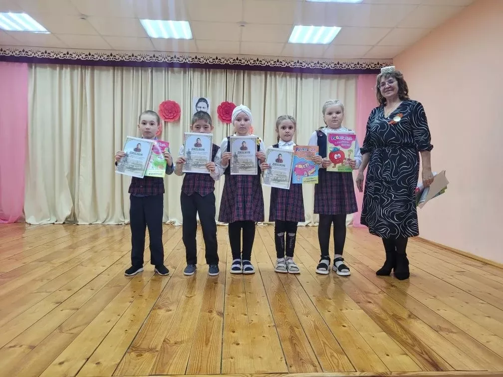 Нөнәгәр мәктәбендә  «Тукай безнең йөрәкләрдә!» дигән кичә узды