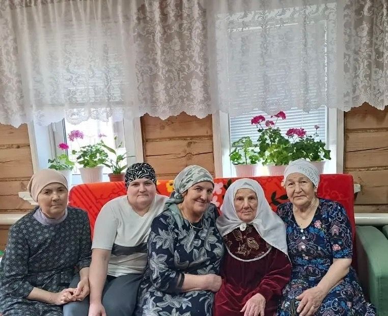 Рауза Сабирова: «Итәгемне тутырып үстергән оныкларым, оныкчыкларым янәшәсендә мин үземне бик бәхетле сизәм»