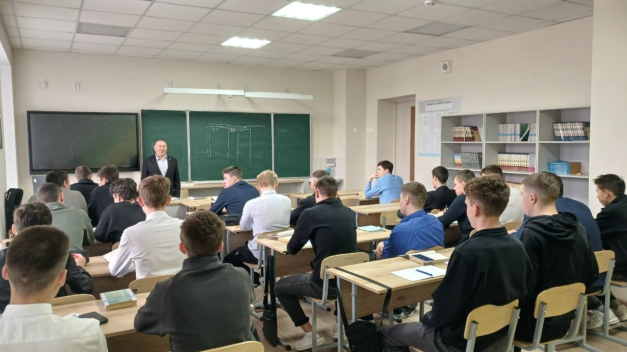 «Форпост» үзәге җитәкчесе Арча аграр-сәнәгать һөнәр көллиятенең 2нче филиалында булды