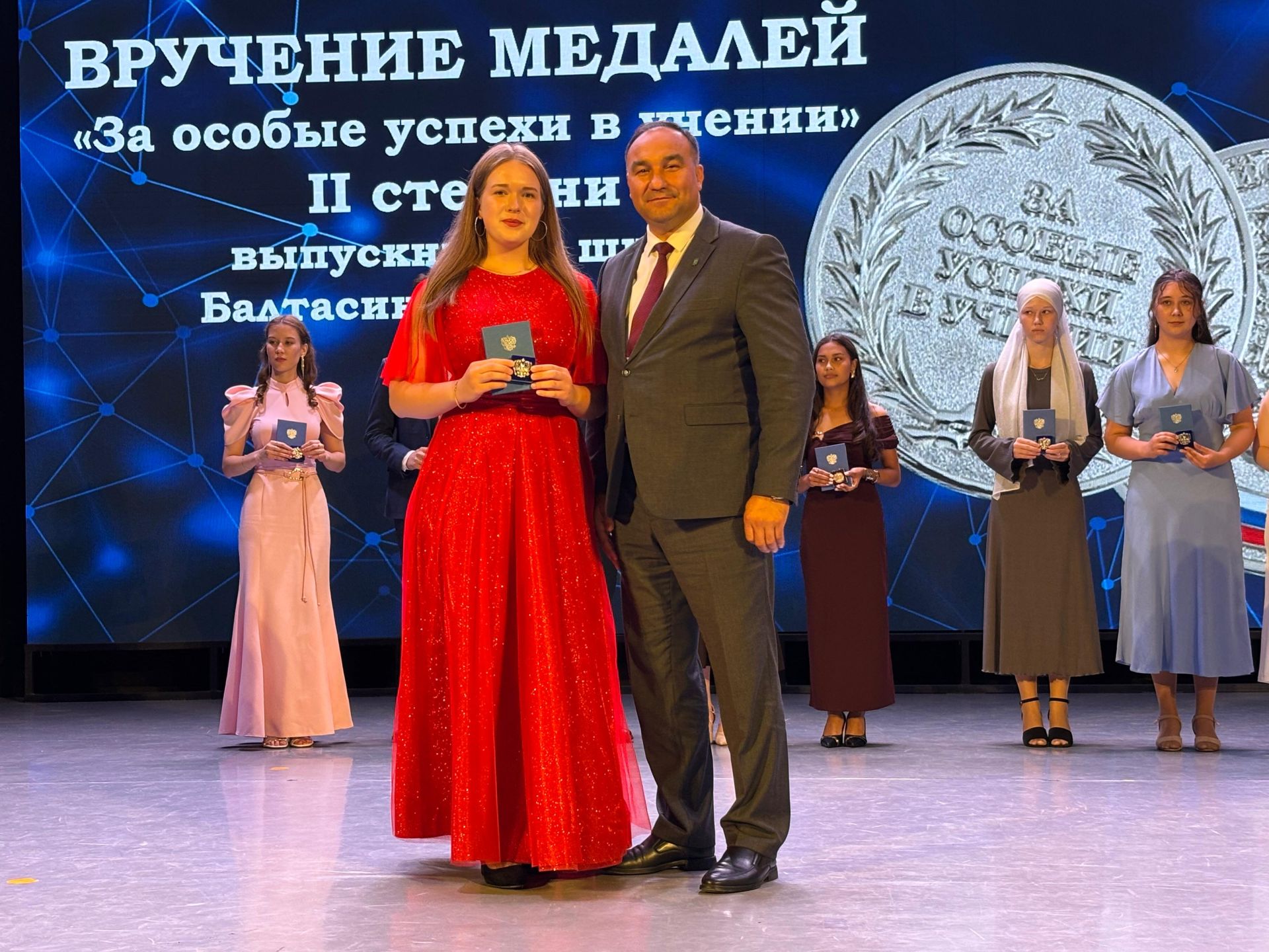 Балтачта 42 егет-кызга «Укудагы аерым уңышлары өчен» I һәм II дәрәҗә медальләр тапшырылды