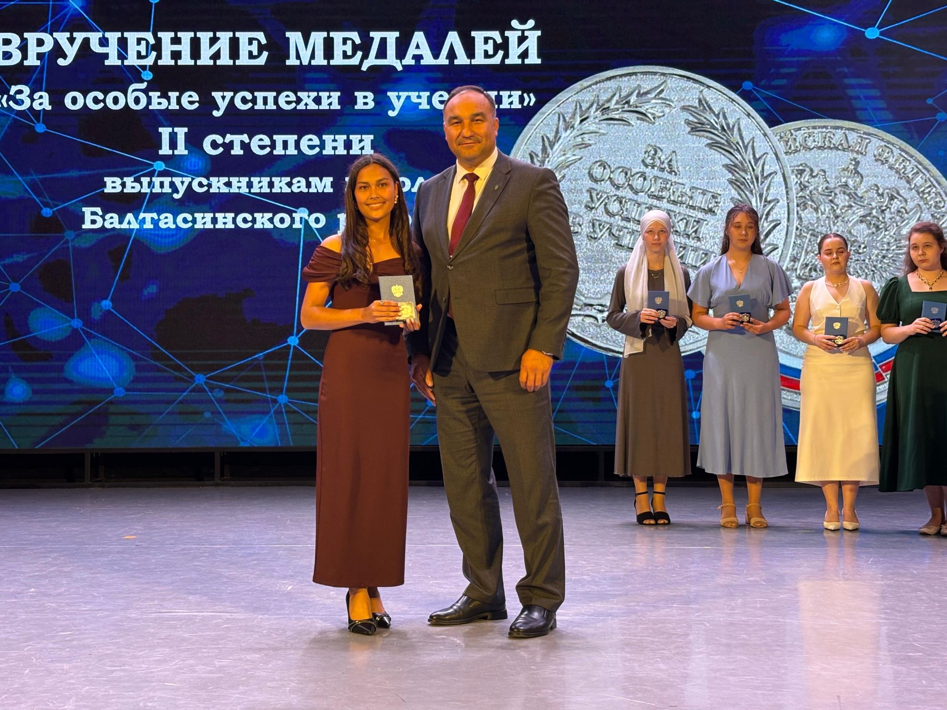 Балтачта 42 егет-кызга «Укудагы аерым уңышлары өчен» I һәм II дәрәҗә медальләр тапшырылды