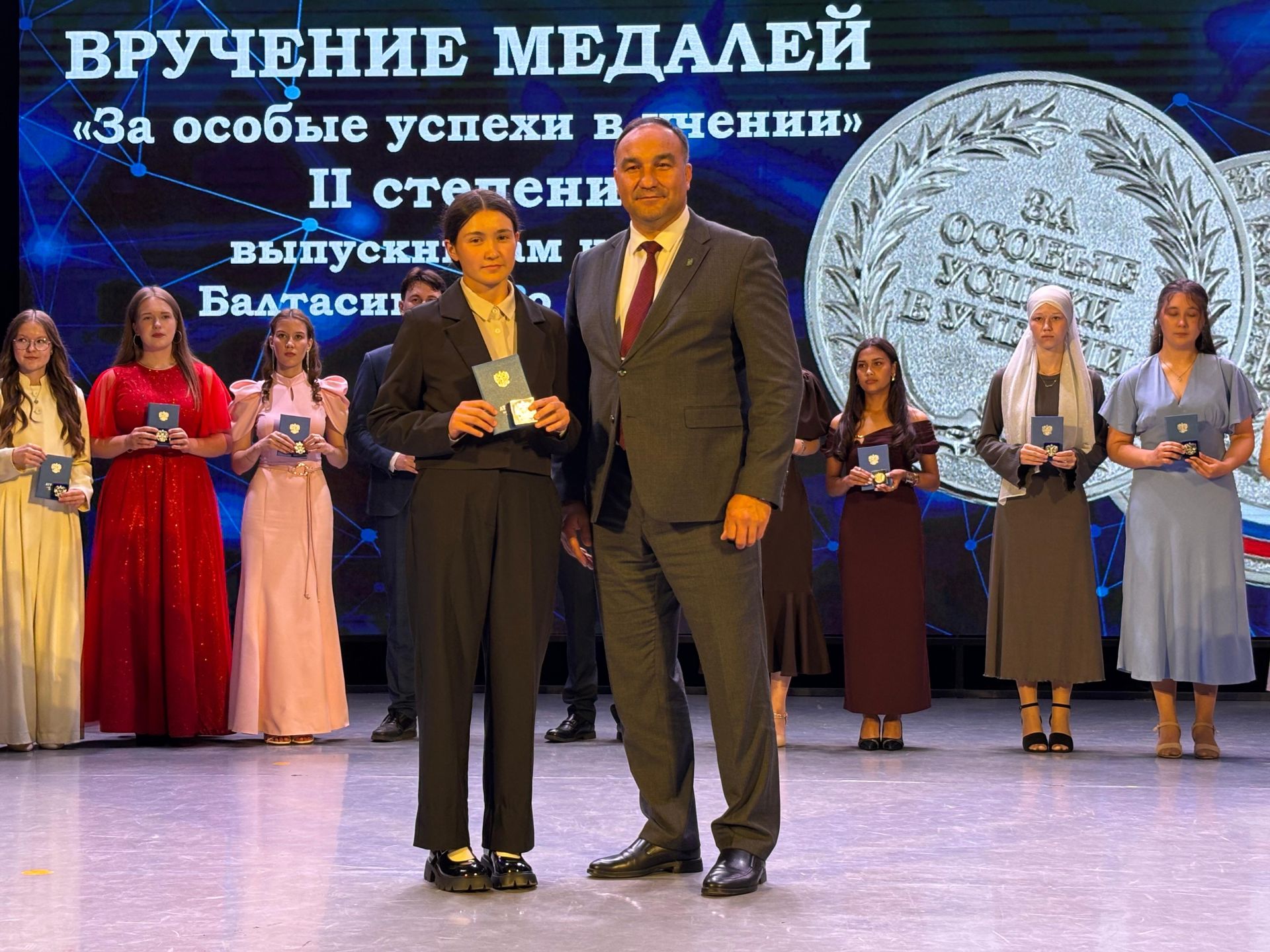Балтачта 42 егет-кызга «Укудагы аерым уңышлары өчен» I һәм II дәрәҗә медальләр тапшырылды