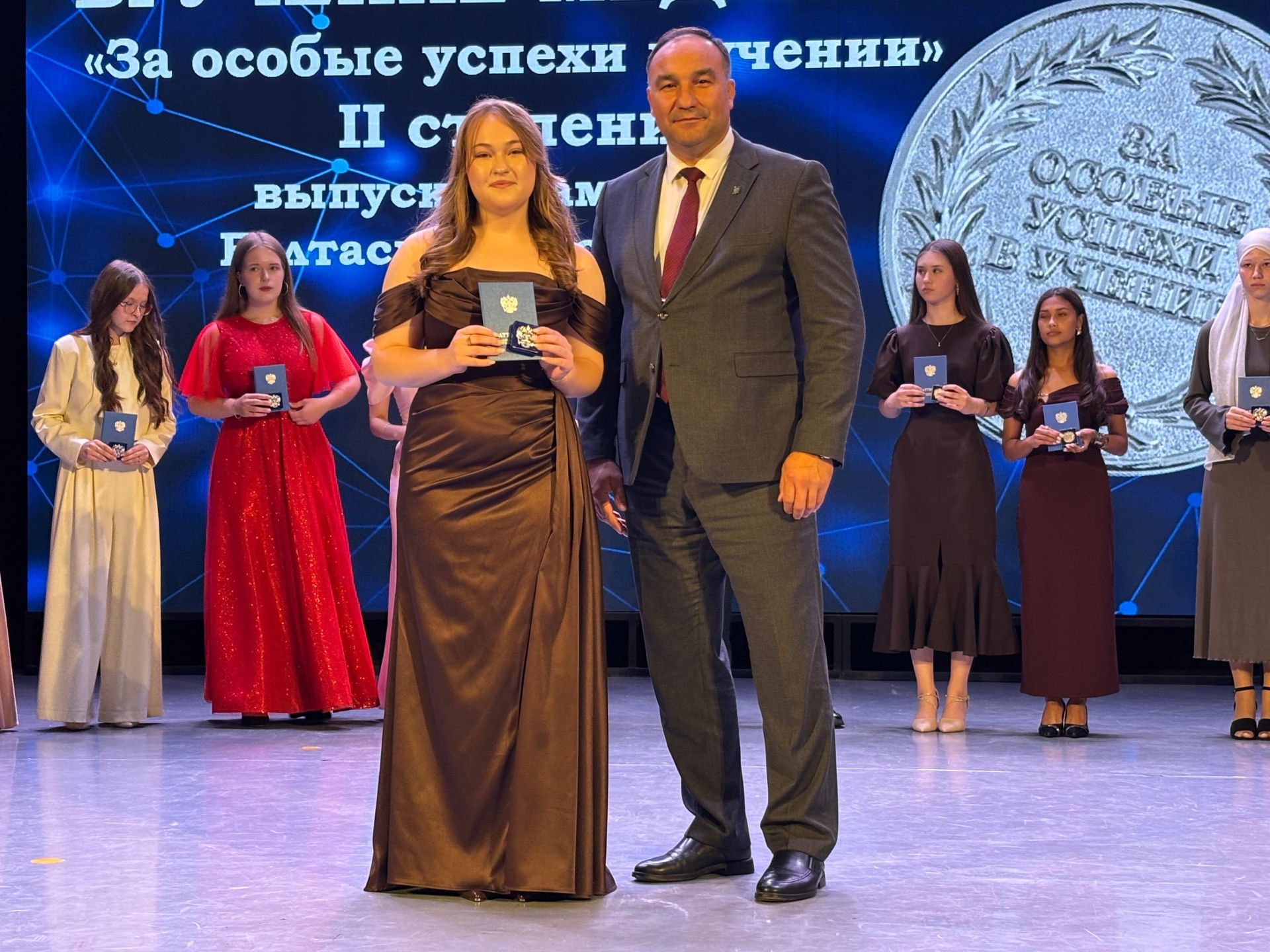 Балтачта 42 егет-кызга «Укудагы аерым уңышлары өчен» I һәм II дәрәҗә медальләр тапшырылды