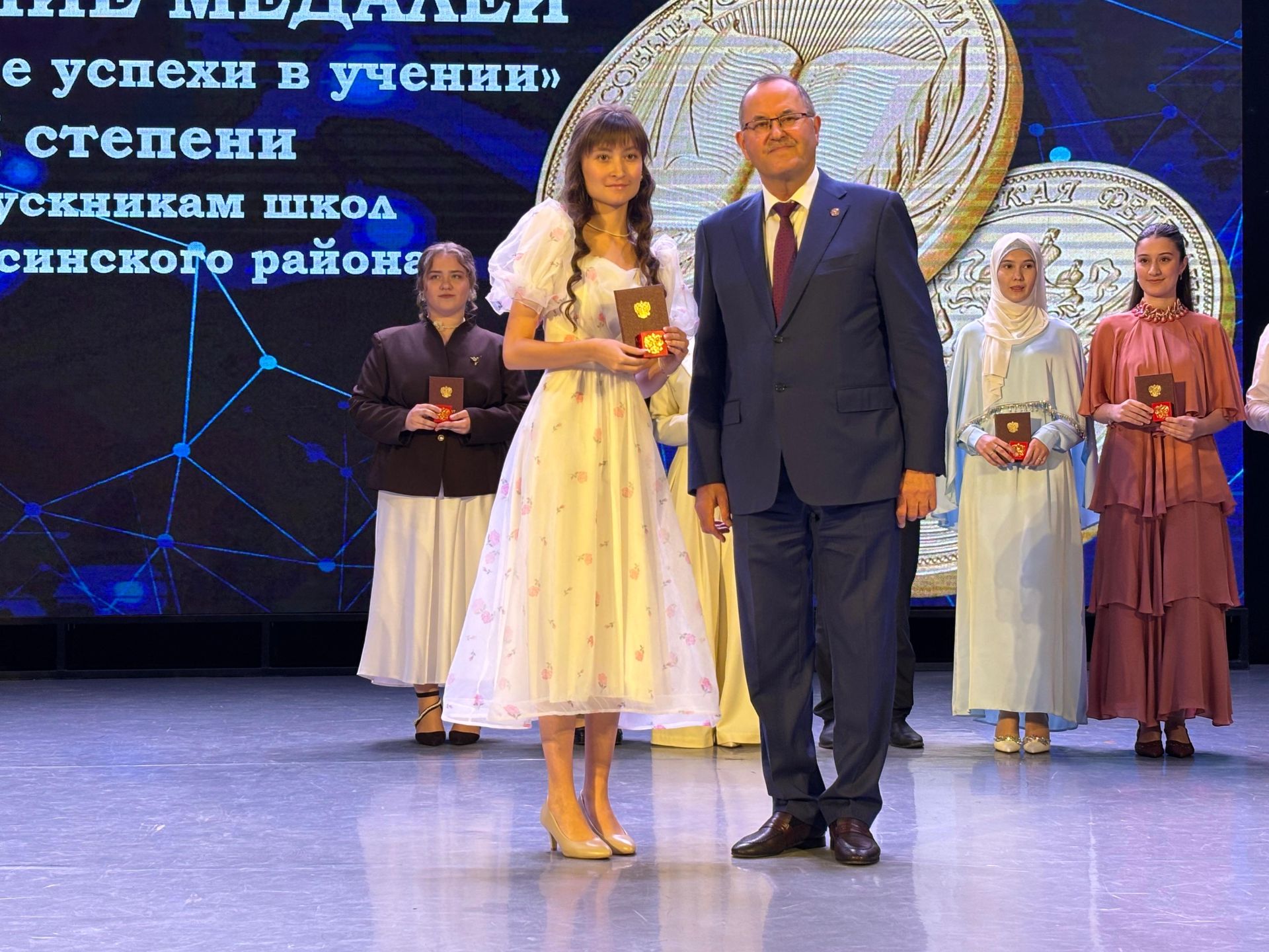 Балтачта 42 егет-кызга «Укудагы аерым уңышлары өчен» I һәм II дәрәҗә медальләр тапшырылды