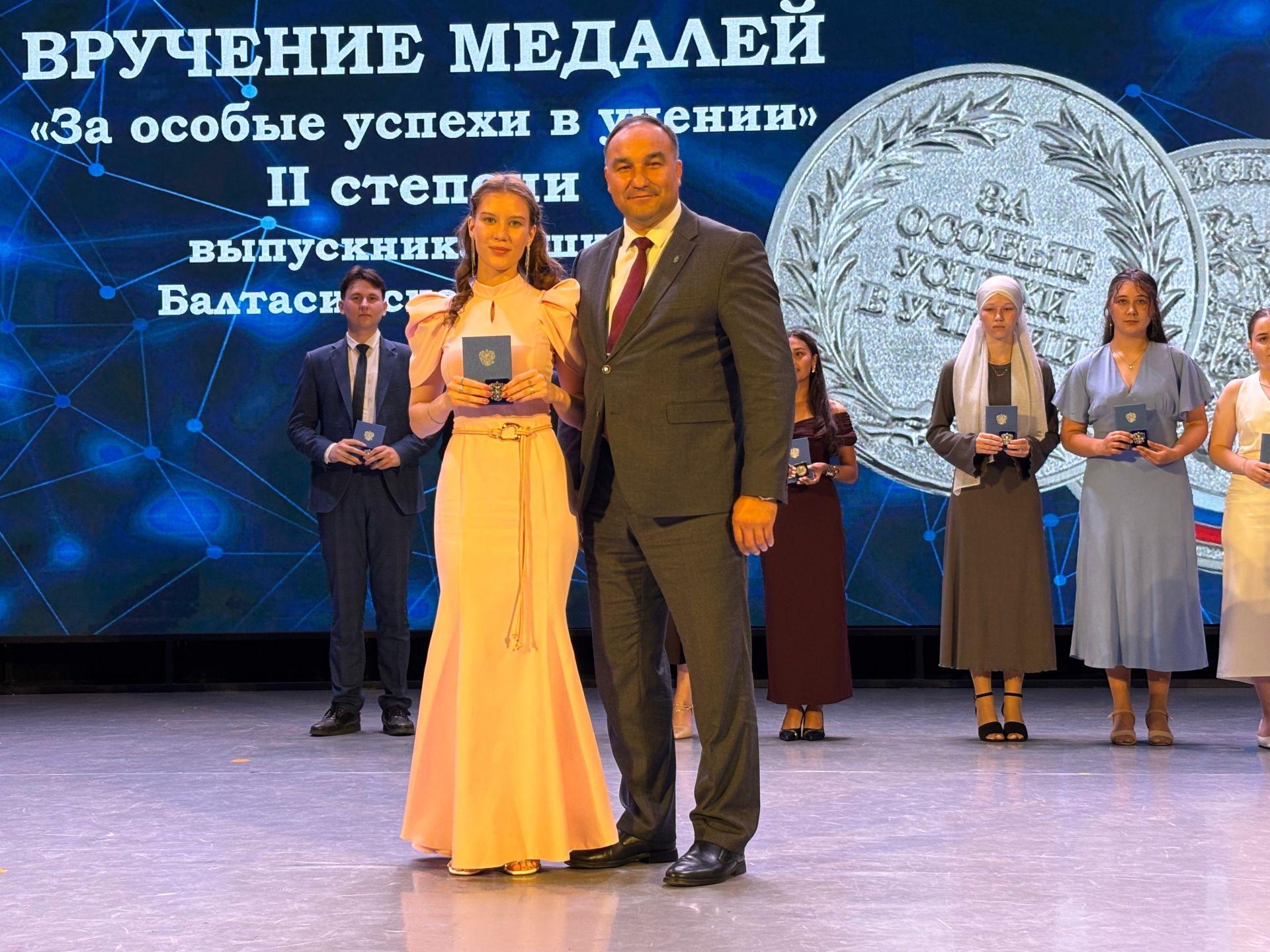 Балтачта 42 егет-кызга «Укудагы аерым уңышлары өчен» I һәм II дәрәҗә медальләр тапшырылды