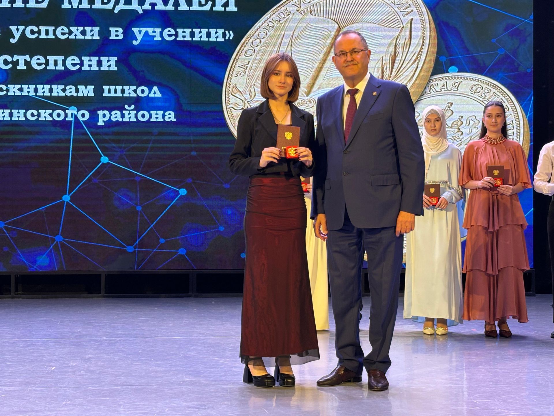 Балтачта 42 егет-кызга «Укудагы аерым уңышлары өчен» I һәм II дәрәҗә медальләр тапшырылды