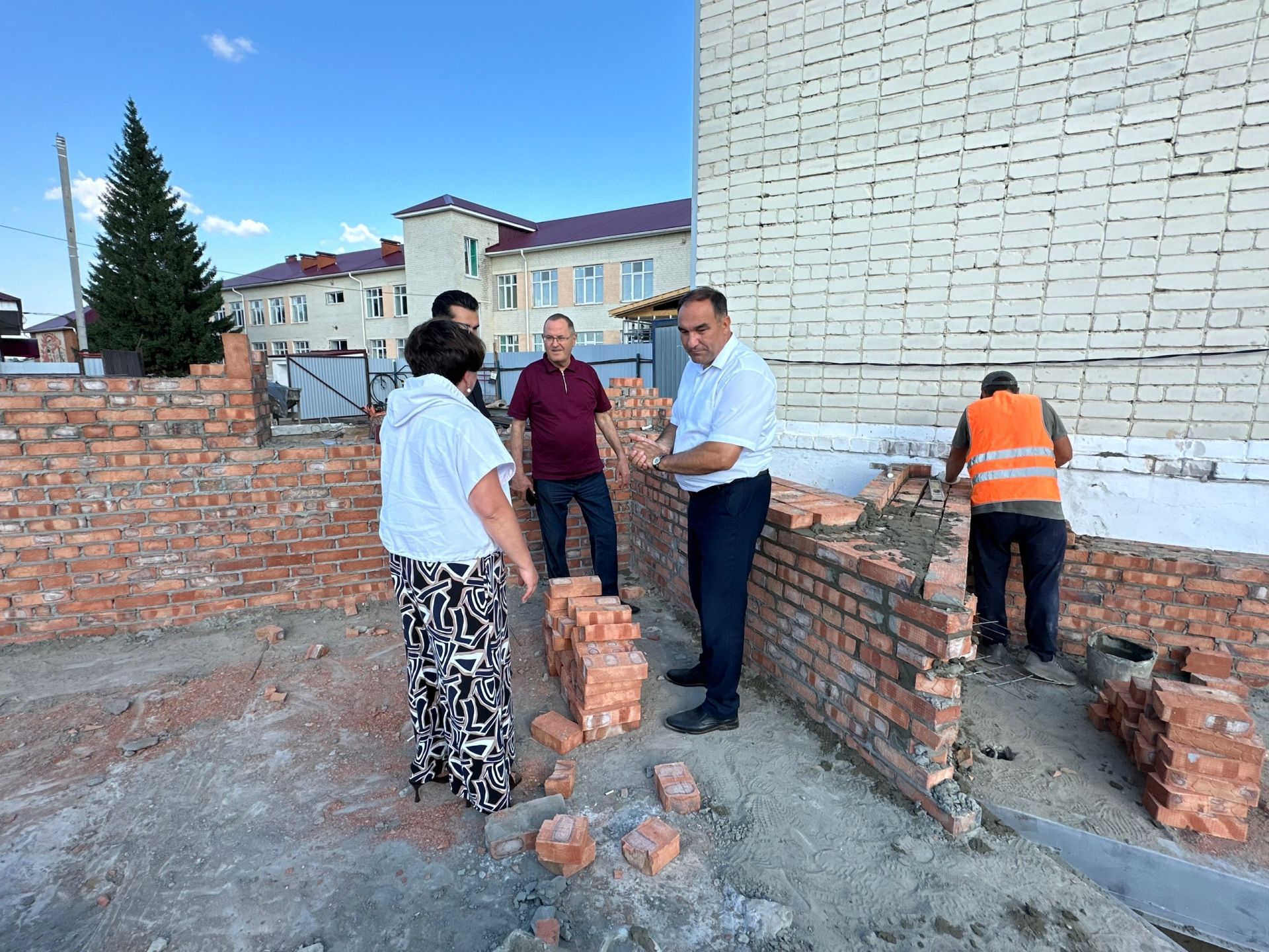 Районыбыз үсеш юлында: төзелешләр туктап тормый