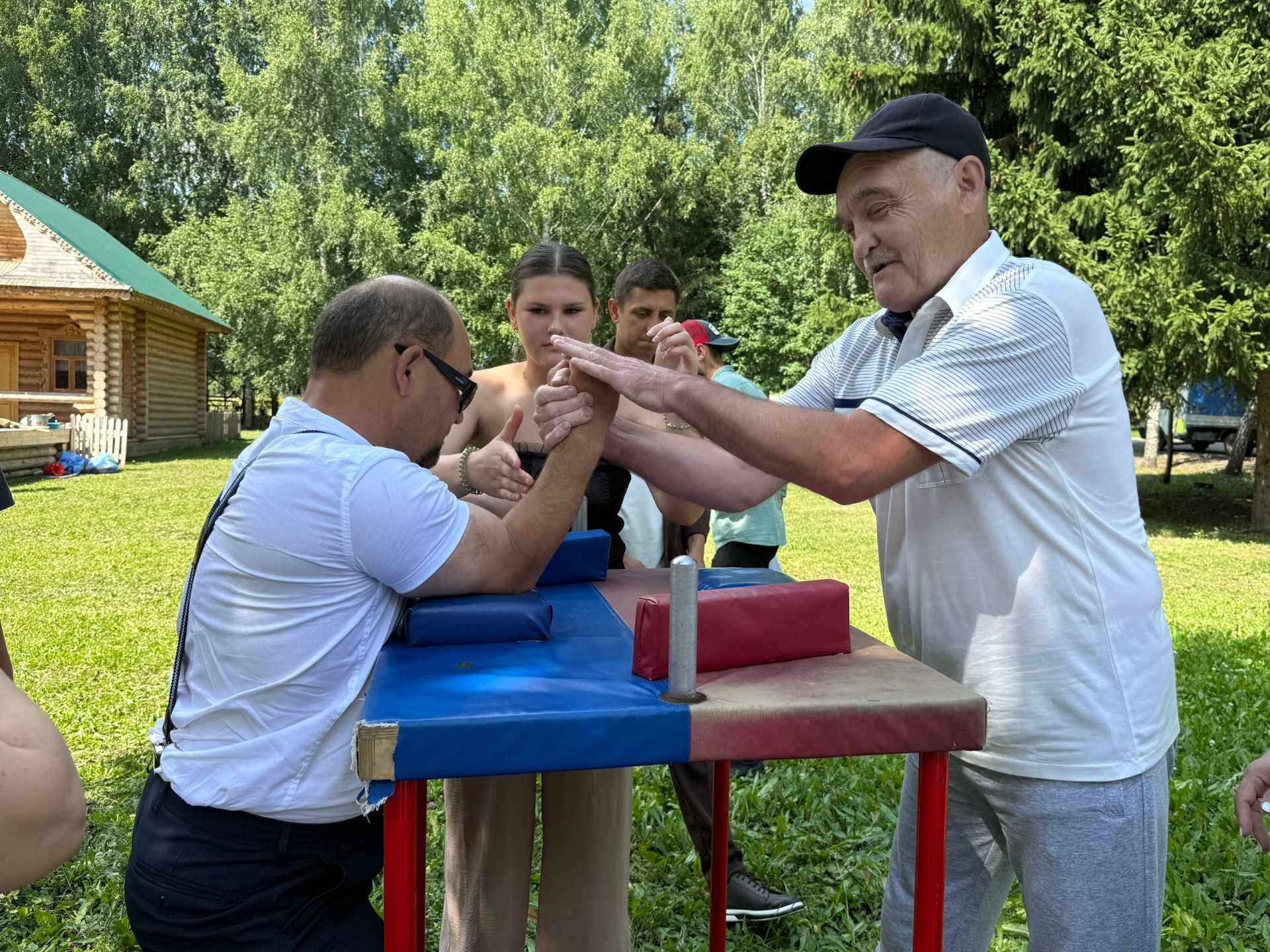 “Караш” клубында — Сабантуй рухы: йөрәктәге нур белән уртаклашканда