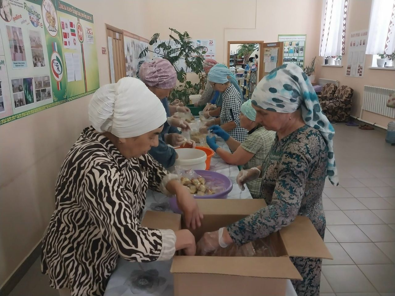 Норма волонтерлары махсус хәрби хезмәттәге егетләребезгә гел ярдәм итеп тора