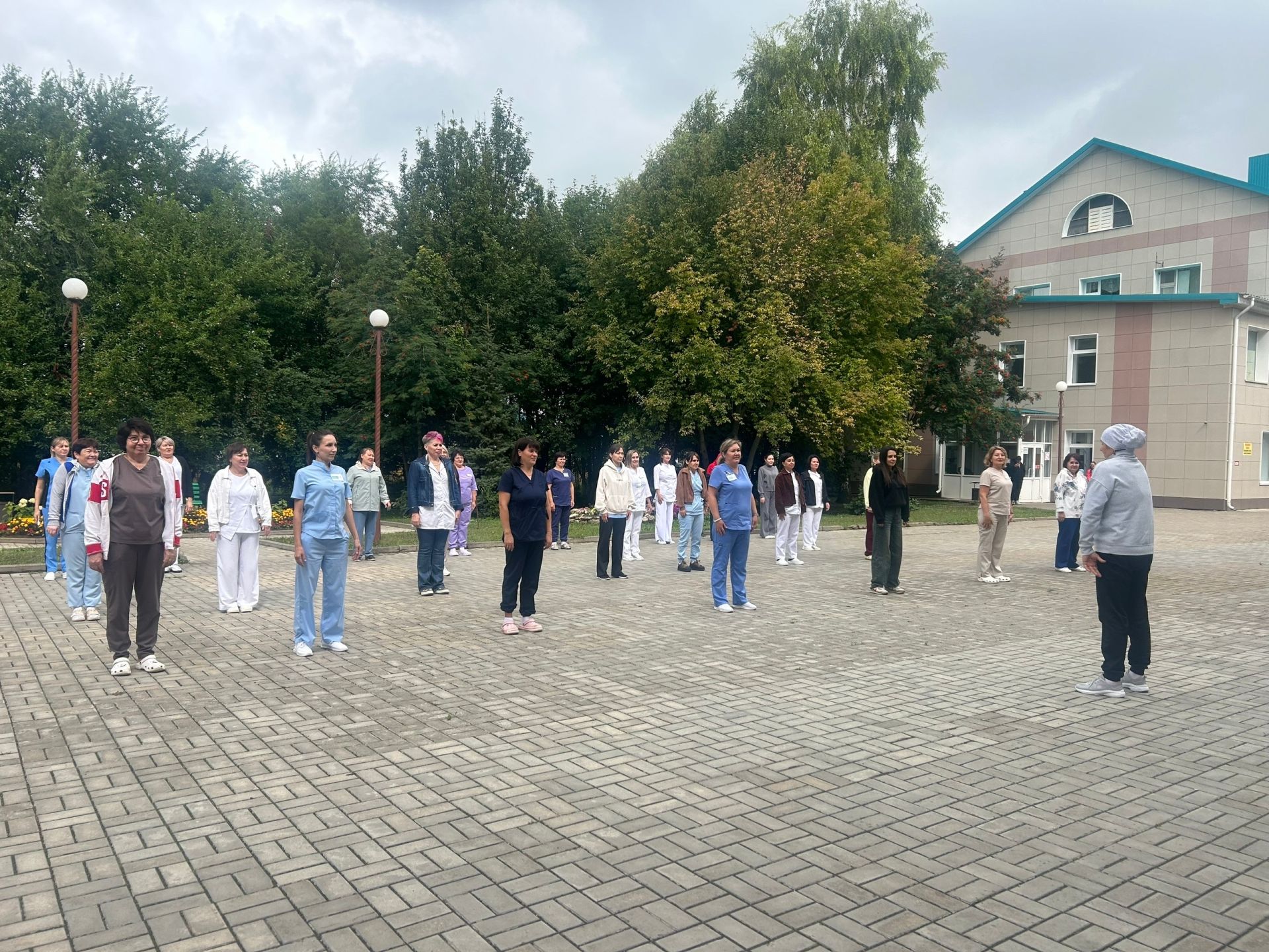 Эш көне спорттан башланды: район оешмаларында зарядка дәвам итә