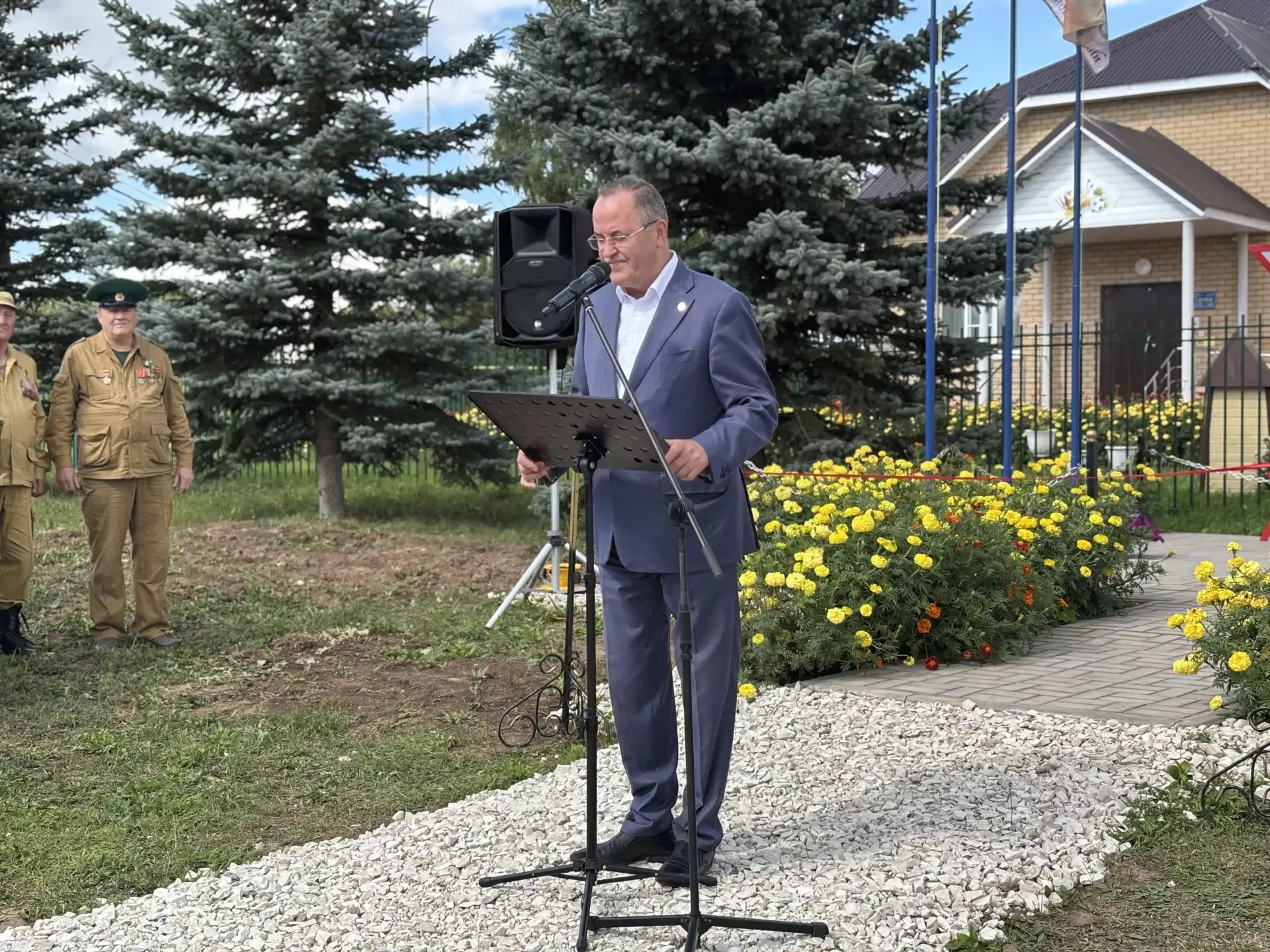 Бердәмлек билгесе: Алан авылында яңа һәйкәл ачылды