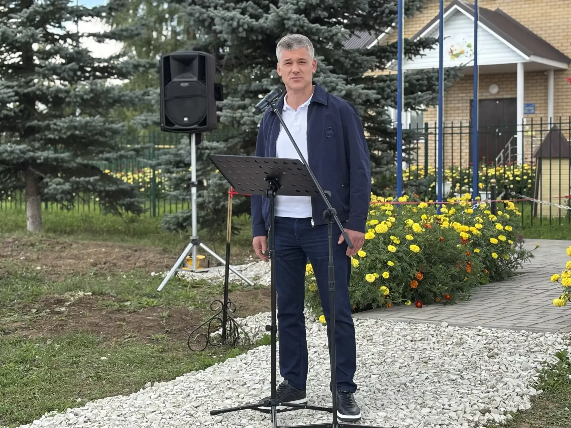 Бердәмлек билгесе: Алан авылында яңа һәйкәл ачылды